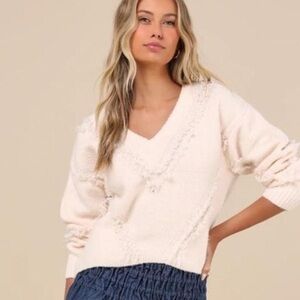 NWT Lulu’s V-Neck Cream Sweater so much detail boxy fit